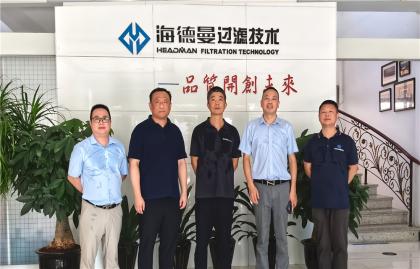 Delegația Hyundai (Jiangsu) Construction Machinery a vizitat Zhejiang Headman pentru a explora noi oportunități de colaborare în tehnologia filtrării.